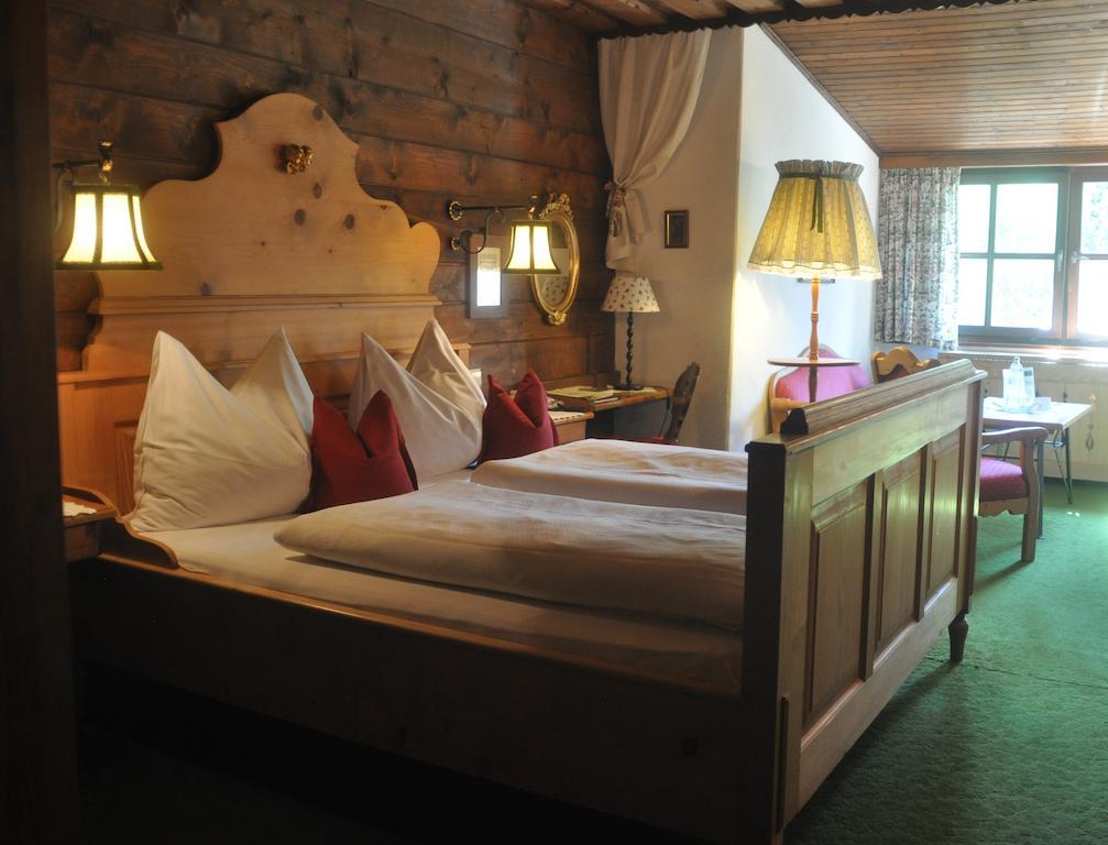 Romantikhotel Almtalhof Gruenau im Almtal Bilik gambar